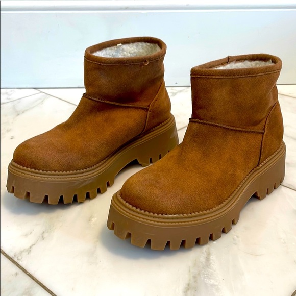 NWOT Dolce Vita, women’s 6.5, tan faux fur platform lug sole ankle booties - Picture 1 of 10